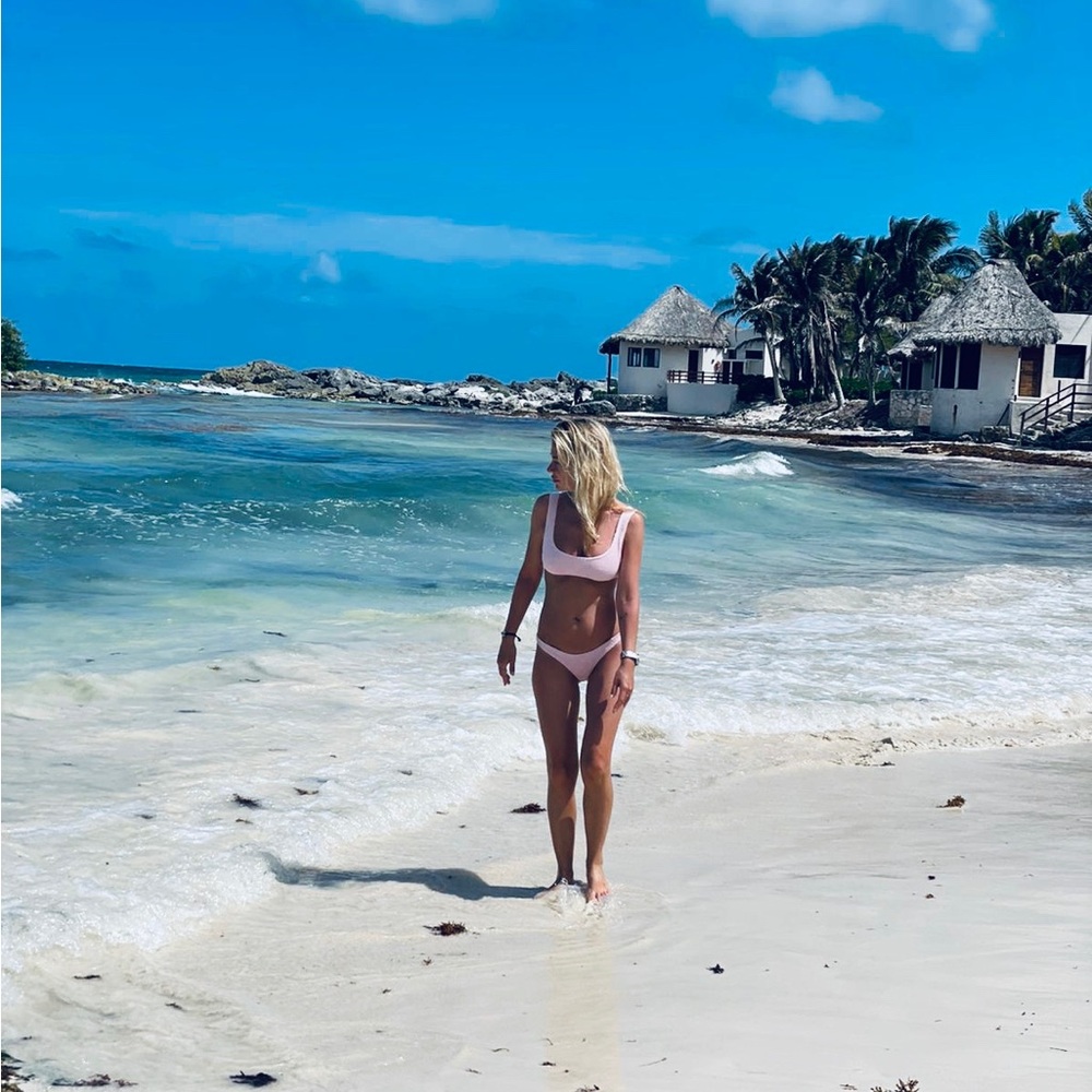 Regina Olga crunched bikini